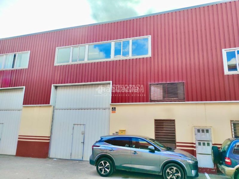 Foto c84c3151-cda2-4ea5-9c0a-40fb94b892c5. Local comercial a Cabanillas del Campo