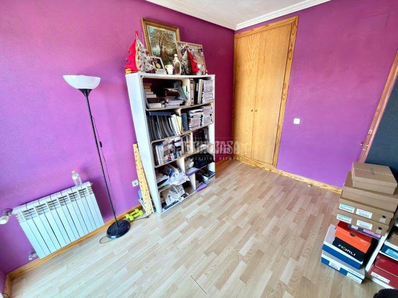 Foto 1c2af557-45dc-448e-807c-52b58fe0a7b2. Casa aparellada amb calefacció aparcament a Valdeaveruelo