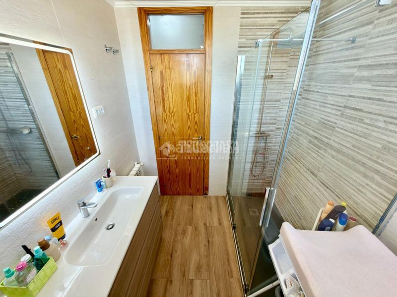 Foto 1f787d9e-2dd4-43c0-86c1-d70fddf21358. Casa aparellada amb calefacció aparcament a Valdeaveruelo