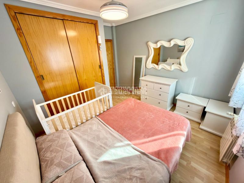 Foto 208501fc-1fd2-40f1-bc96-31a6988f1168. Casa aparellada amb calefacció aparcament a Valdeaveruelo