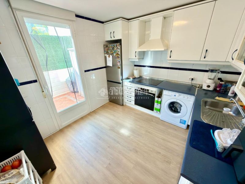 Foto 2b743762-6a66-4b2a-a2f2-551c60403a40. Casa aparellada amb calefacció aparcament a Valdeaveruelo