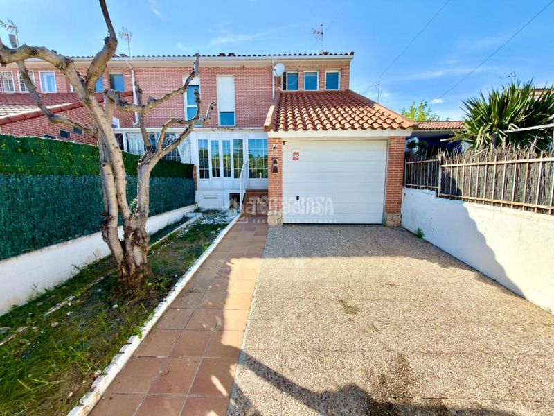 Foto 32635925-25a9-46b8-91b3-5e77ae868d5d. Casa aparellada amb calefacció aparcament a Valdeaveruelo