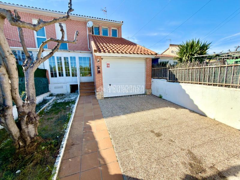 Foto 3f8249db-b32d-4f4d-8088-212647585f38. Casa aparellada amb calefacció aparcament a Valdeaveruelo