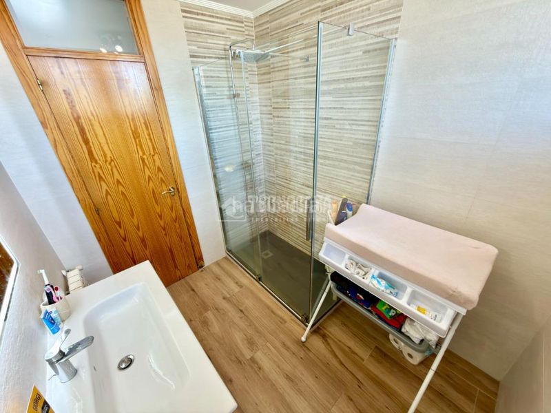 Foto 52c57b88-ee51-4acd-ab56-5e398c3ec93b. Casa aparellada amb calefacció aparcament a Valdeaveruelo