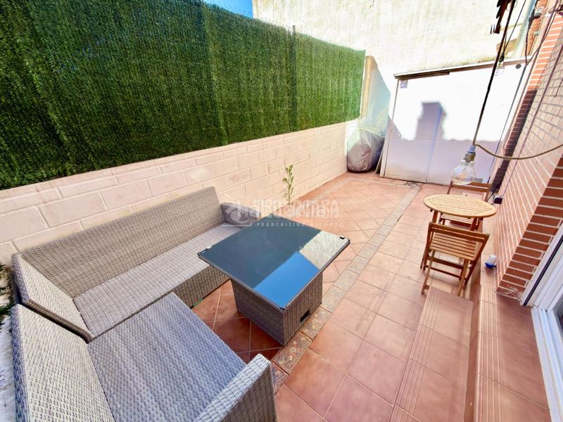 Foto 71386412-f330-4184-a652-f4a0a6b49380. Casa aparellada amb calefacció aparcament a Valdeaveruelo