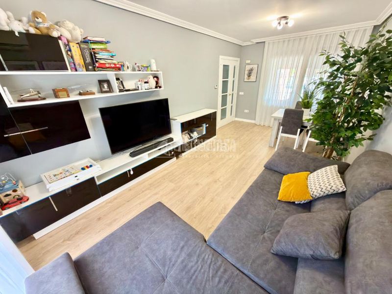 Foto 806afe7a-be26-4fcb-bace-8f1e135cfbf2. Casa aparellada amb calefacció aparcament a Valdeaveruelo