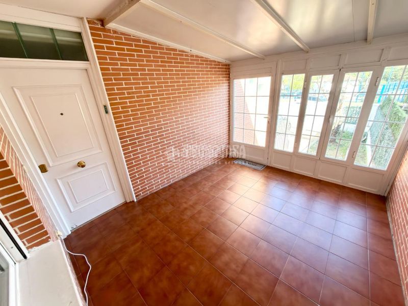 Foto 8c8cf6fd-be79-4f60-85f3-d05f0024b9a3. Casa aparellada amb calefacció aparcament a Valdeaveruelo