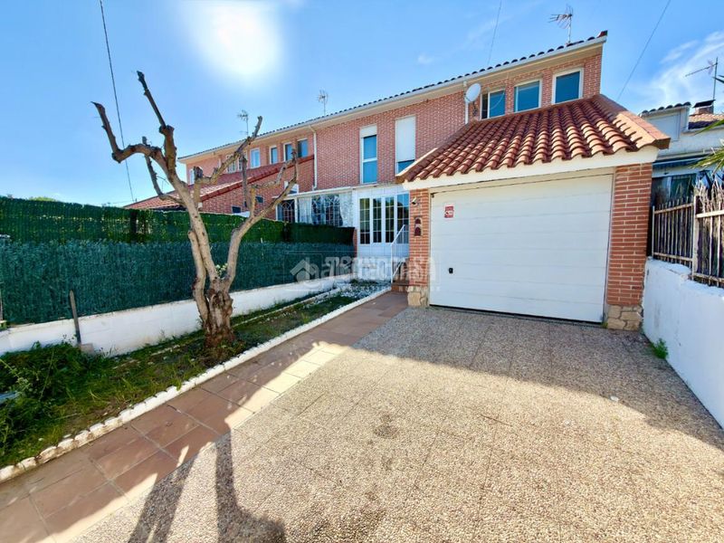 Foto 947f0ea5-d56c-43d0-bfa5-278204856877. Casa aparellada amb calefacció aparcament a Valdeaveruelo