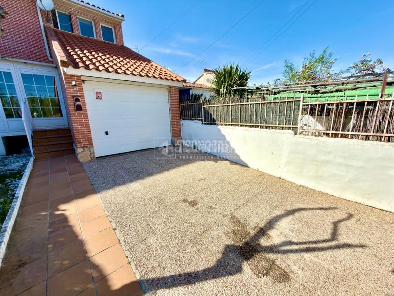 Foto dd993b49-b258-4028-91cb-3c4be1c54b33. Casa aparellada amb calefacció aparcament a Valdeaveruelo