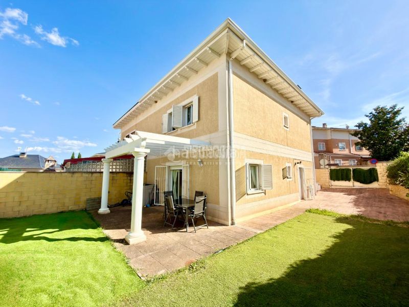 Foto 057071db-c5d7-427f-897d-33a01ecb1edf. Casa aparellada amb calefacció a Cabanillas del Campo