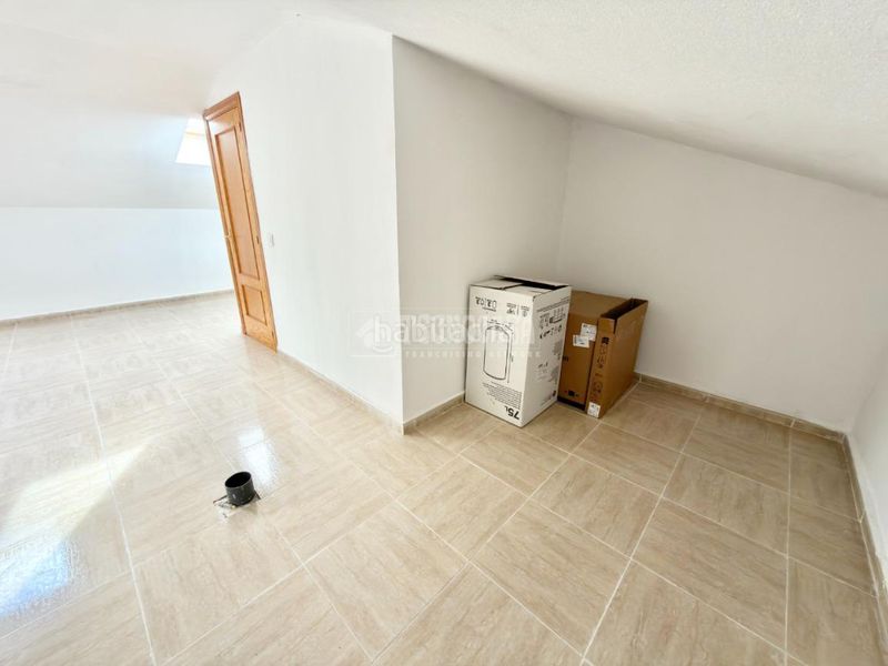 Foto f847db9d-d851-4acd-8c2d-cf6ee5fc3f62. Casa aparellada amb calefacció a Valdeaveruelo