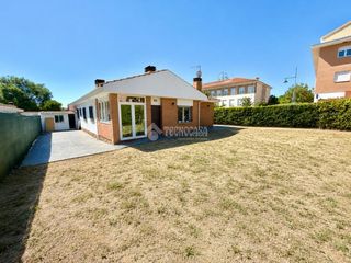 Doppelhaus in Cabanillas del Campo. Casa en venta en cabanillas del campo