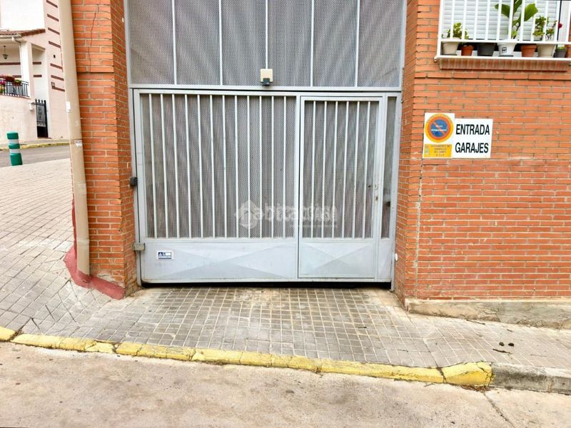 Foto 538bbfb3-e0e3-4ea9-849c-b17c5aab3a54. Aparcament cotxe a Cabanillas del Campo
