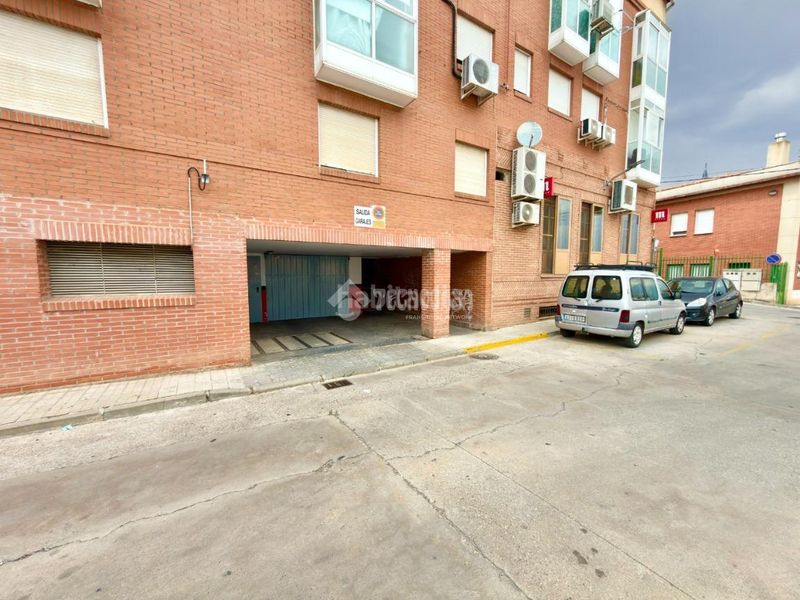 Foto de0db935-d7ba-4cbf-b96c-ba863c3da103. Aparcament cotxe a Cabanillas del Campo