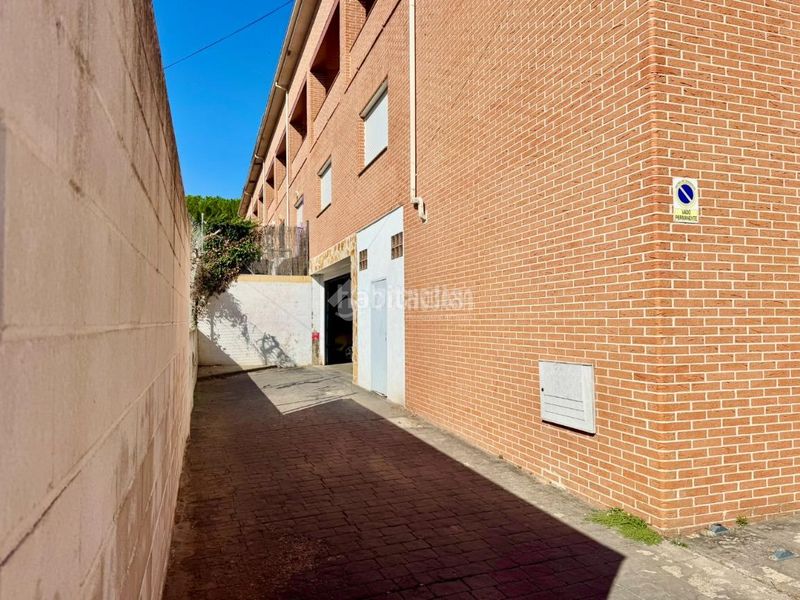 Foto ba282625-8c13-4c3c-8d86-530992312850. Aparcament cotxe a Valdeaveruelo