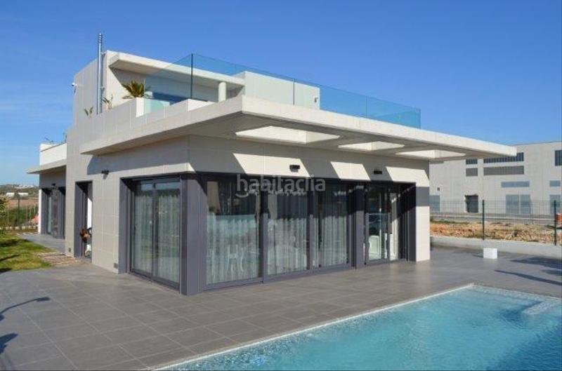 Foto ad9705bf-6a5c-4c5d-8778-7ec54ef22582. House with pool in Campoamor Orihuela
