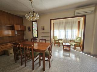 Appartement  Creu guixera. Pis amb local a bases