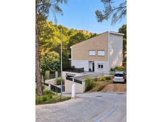 Chalet in Fonollosa. Villa en venta en fonollosa, moderna y espaciosa