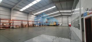 Nau industrial a O Milladoiro. Nave industrial con cámaras frigoríficas y muelles de carga en o