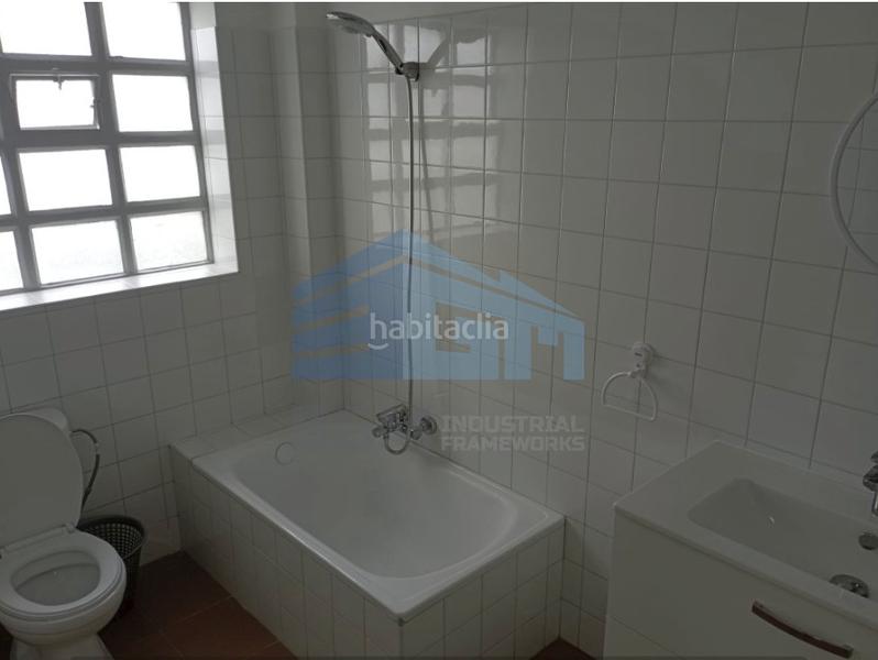 Foto f139ba54-9c93-4b14-96da-ecec5bab16af. Location bureau dans Vioño Coruña (A)