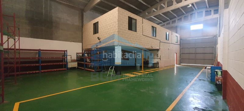 Foto cee79879-d861-4bde-8276-09a32af38c6e. Location bâtiment à usage industriel dans Cambre