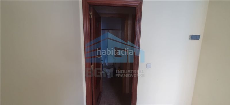 Foto fd686c3c-299f-4f16-8751-b1648302edc2. Location bâtiment à usage industriel dans Cambre