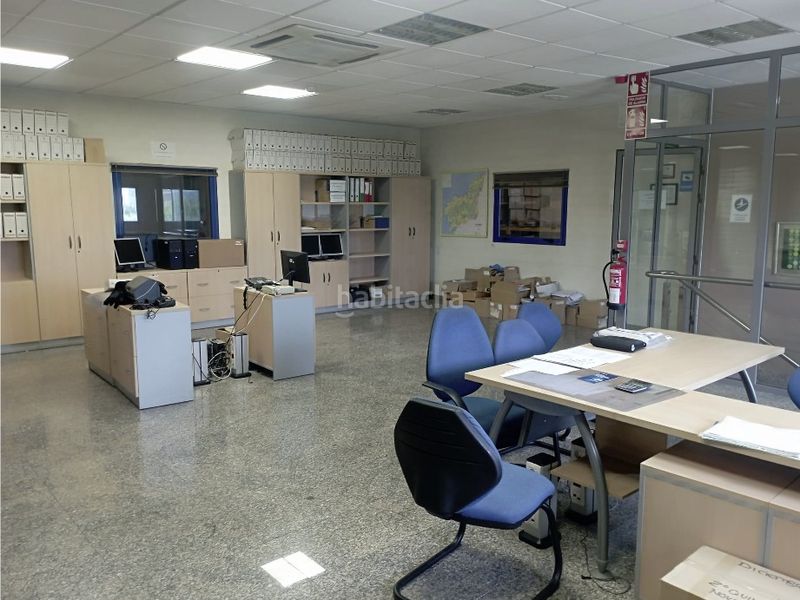 Foto c425f62c-5f11-4d89-b563-62fcb5a1f011. Nau industrial amb calefacció a Cerceda