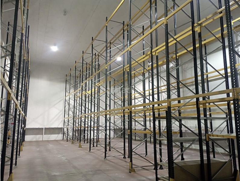 Foto f5fac742-f901-42ac-a1ce-d4c6ae538f4a. Nau industrial amb calefacció a Cerceda