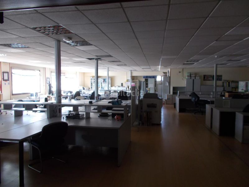 Foto a98521ac-fbc0-43da-8d37-343d13e0bef4. Nau industrial a Lavadores Vigo