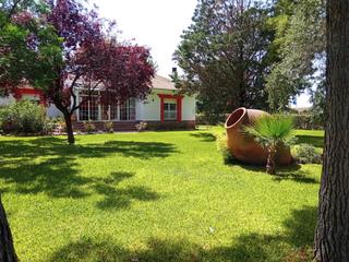 Casa  Almodóvar. Chalet en zona vega del río, argamasilla de calatrava