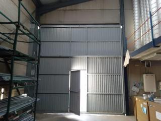 Nave industrial  Francia. Ámplia nave industrial en polígono la nava.