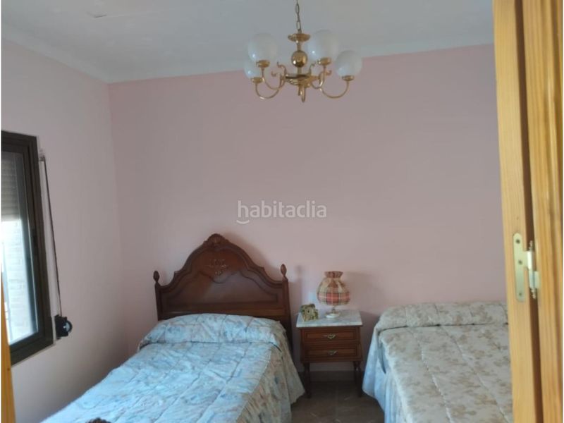 Foto d76ff555-7612-4c6e-b27d-cc51a10769c6. Casa amb aparcament a El Poblado - Abulagar Puertollano
