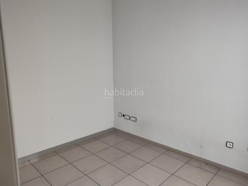Foto bdc78ab0-abad-4afc-9f0d-378e6be5c8d9. Local comercial a Centro Puertollano