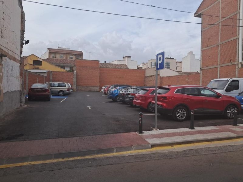 Foto d7a551bd-796a-4b5f-8b8f-7a84cdd5fe4f. Aparcament cotxe a Argamasilla de Calatrava