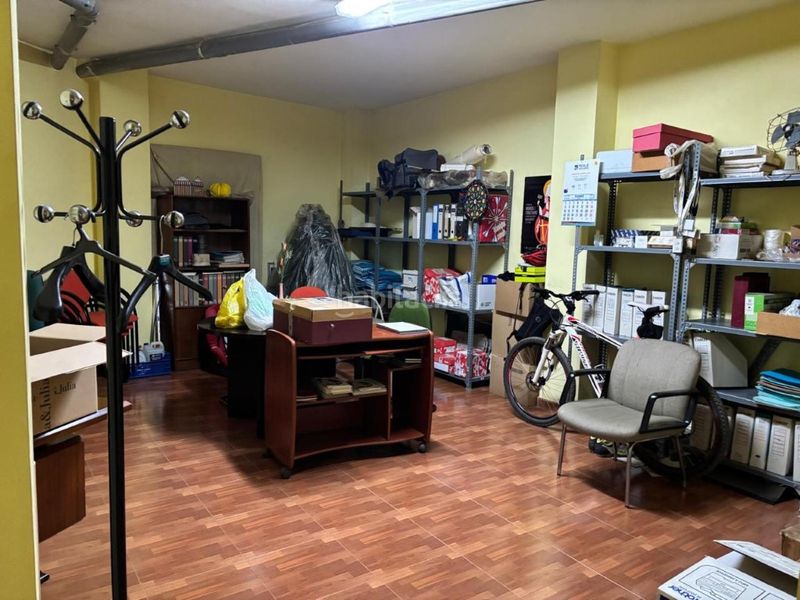 Foto 1f8a30fb-7601-4320-80c0-64a04340560e. Local comercial a Centro Puertollano