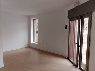 Lloguer Local Comercial  Calle ancha. Ref. 26008 amplio y luminoso local en centro