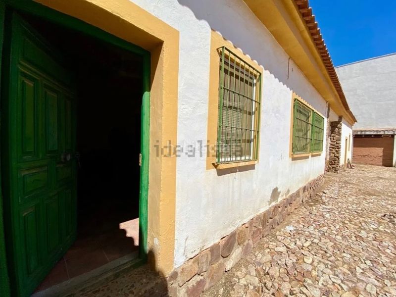 Foto ac77eb2c-cf6d-4480-abb5-e50678fe79e2. Casa amb aparcament a Argamasilla de Calatrava