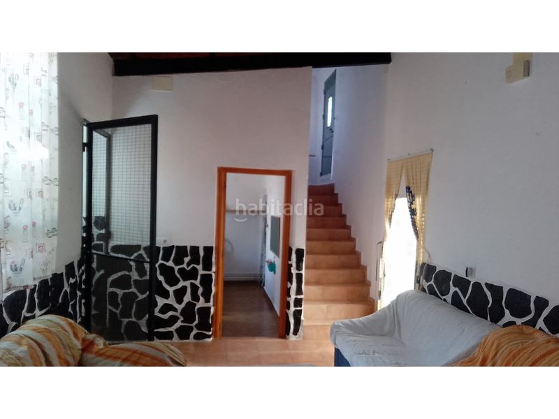 Foto afbc1174-b837-4035-84b2-8bfb28ebb493. Casa amb aparcament a Centro Puertollano