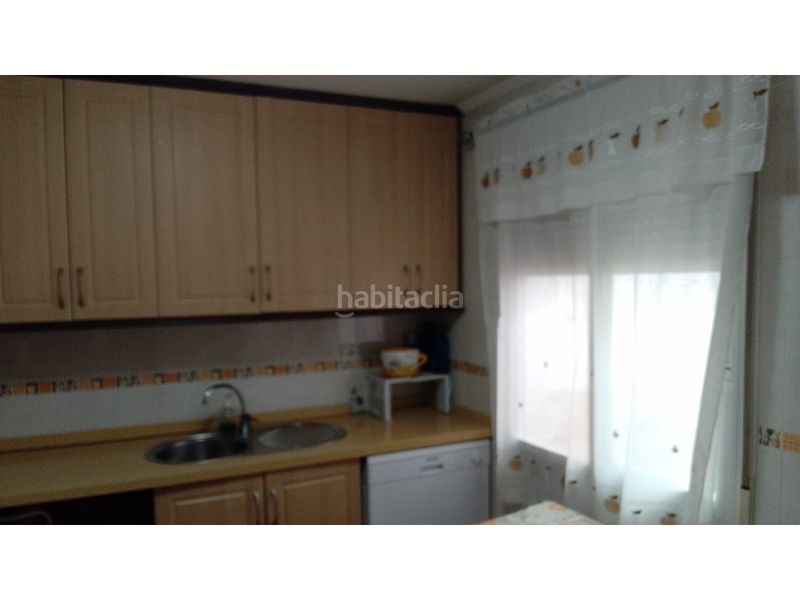Foto b722696f-8b4e-43e6-9bda-731e658c4e10. Casa amb aparcament a Centro Puertollano