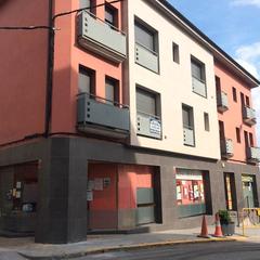 Pis  Carrer dels marquesos de palmerola. Pis amb pàrquing i mobles a sant hipòlit de voltregà
