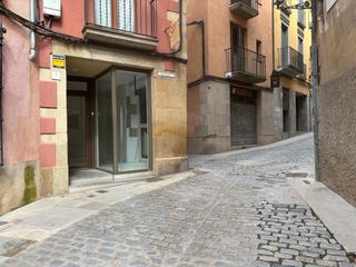Location Local commercial  Carrer dels corretgers. Local al casc antic de vic