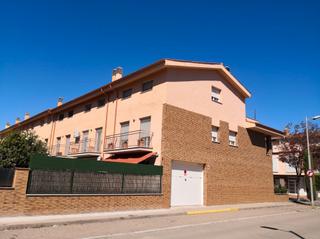 Casa adossada  Carrer era d'en carbó. Chalet esquinero en venta en manlleu