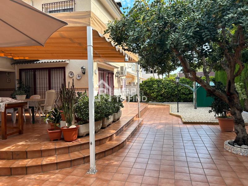 Foto 073e65c2-8d8d-4502-88c9-27dd74668c96. Chalet con camino riscaldamento parcheggio in Park Nord - Casona Gandia