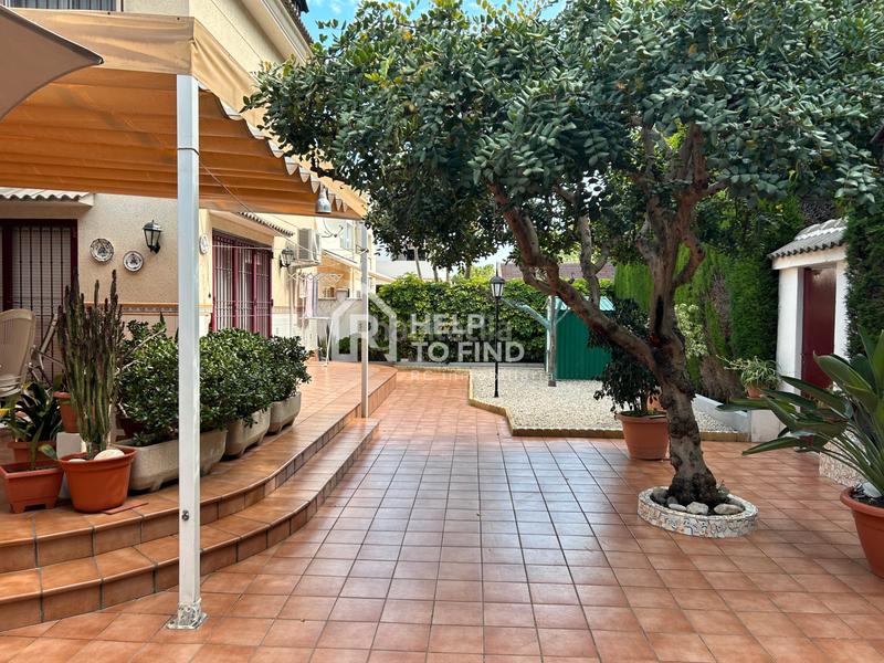 Foto 19222b15-37f4-4757-a01f-0bfc35bf678e. Chalet con camino riscaldamento parcheggio in Park Nord - Casona Gandia