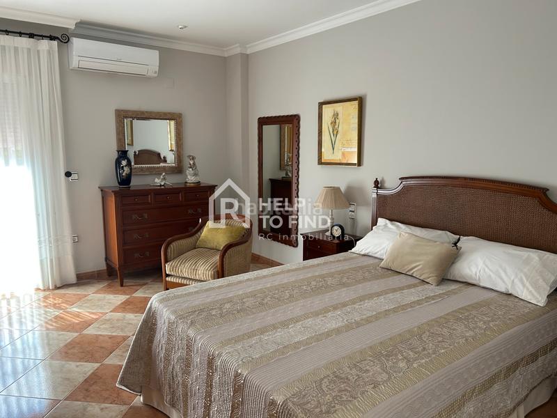 Foto 606783f7-a6a0-48c1-bfb0-16ed1654ae08. Chalet con camino riscaldamento parcheggio in Park Nord - Casona Gandia