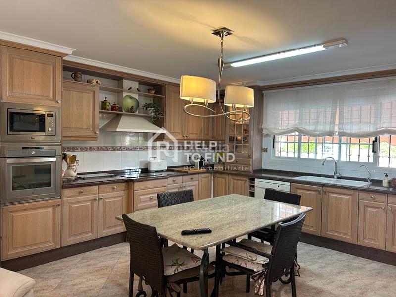 Foto 7c9d4b46-7845-4e21-96ea-cdffe112738e. Chalet con camino riscaldamento parcheggio in Park Nord - Casona Gandia