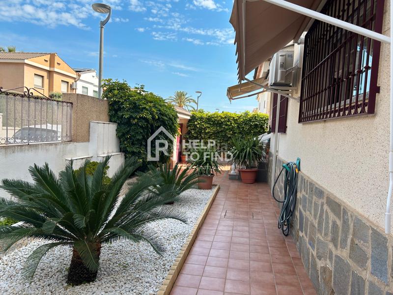 Foto 83a87f8a-6eaa-454d-a55d-782d746153af. Chalet con camino riscaldamento parcheggio in Park Nord - Casona Gandia