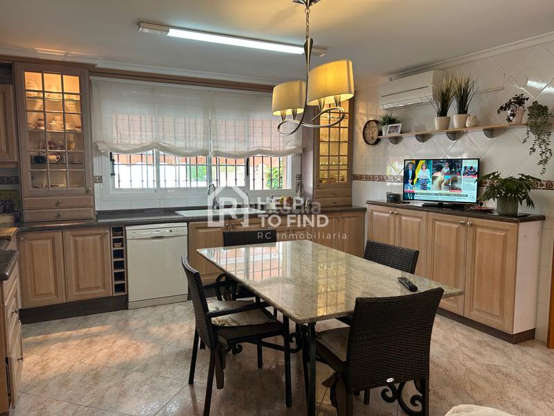 Foto 9a7d984f-1bb5-45dc-b6f7-c8a483e09600. Chalet con camino riscaldamento parcheggio in Park Nord - Casona Gandia