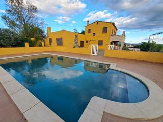 Mas à Peralada. Espectacular casa rural en pleno rendimiento con vistas y comodi