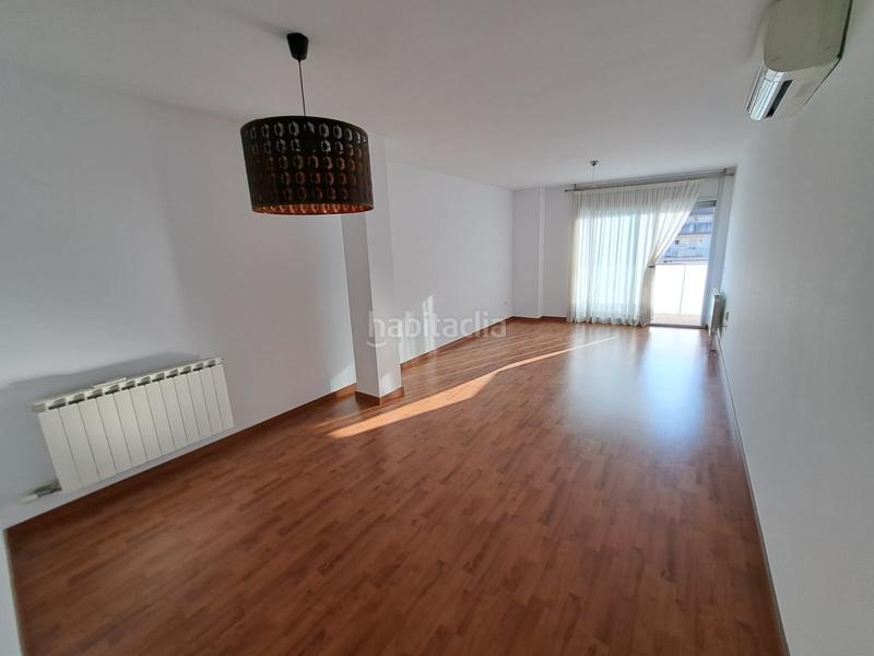 Foto b1be55e9-fa2f-4eb6-a765-943711450a07. Dúplex  en venta en pleno centro en Creu de la Mà Figueres